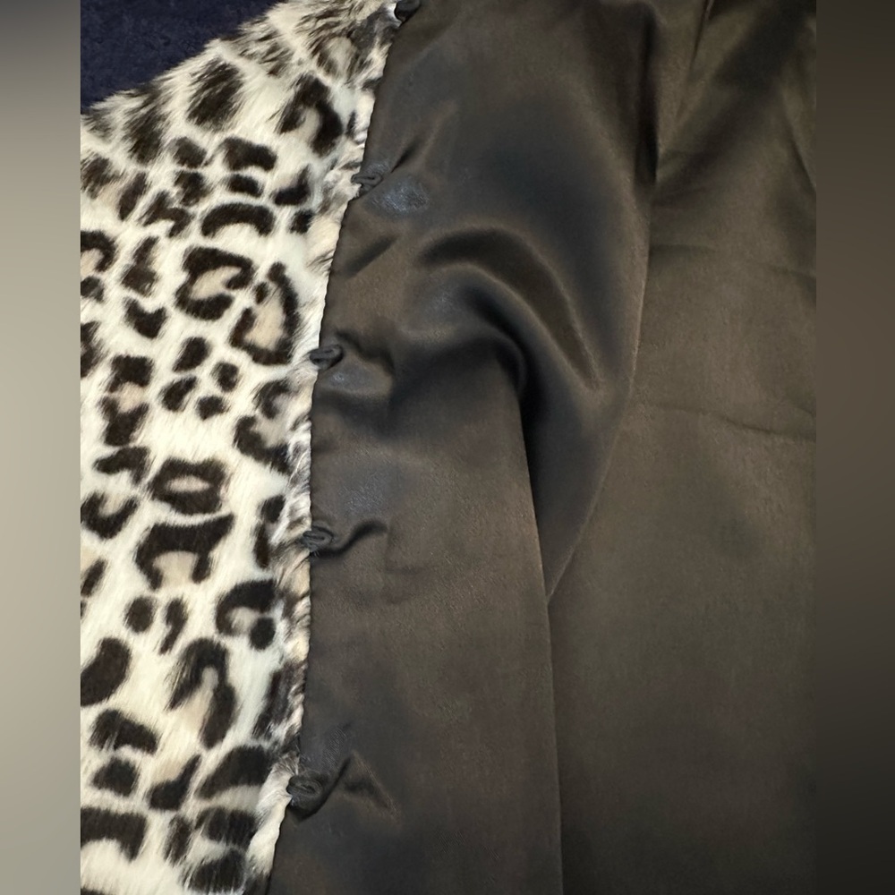 Collection XIIX Leopard Print Cape - Picture 12 of 16